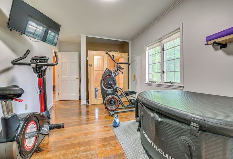 Charming Ballston Spa Home W/ Sauna & Private Pool