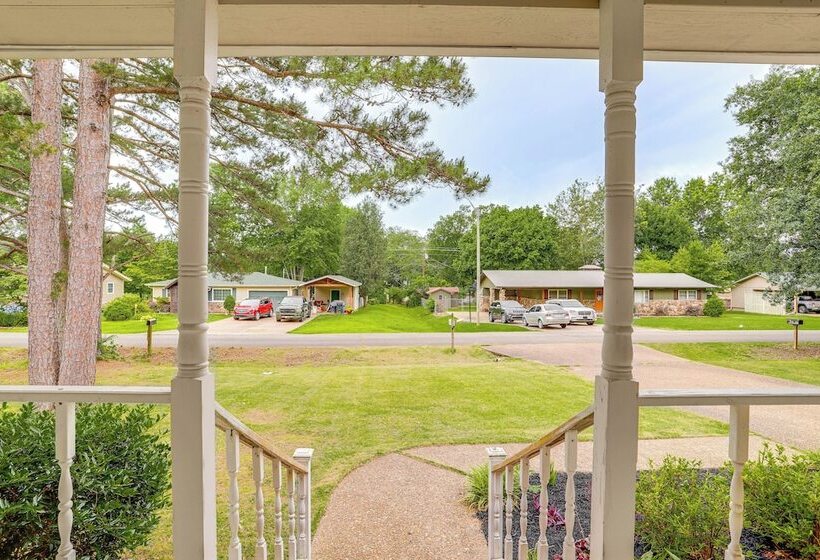 Charming Heber Springs Home W/ Deck & Fire Pit!