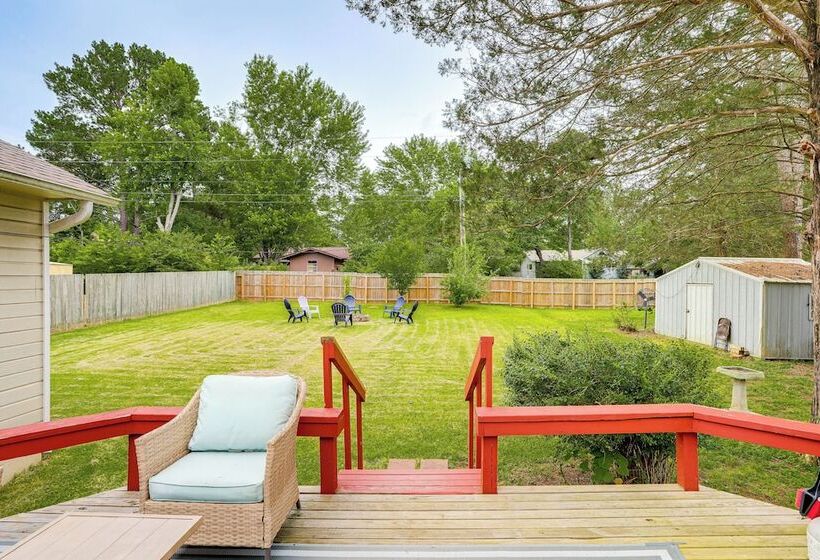 Charming Heber Springs Home W/ Deck & Fire Pit!