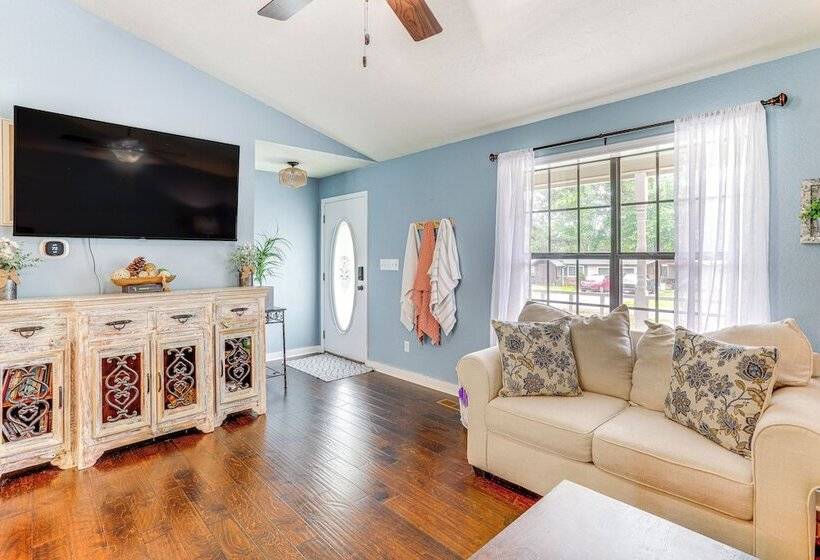 Charming Heber Springs Home W/ Deck & Fire Pit!