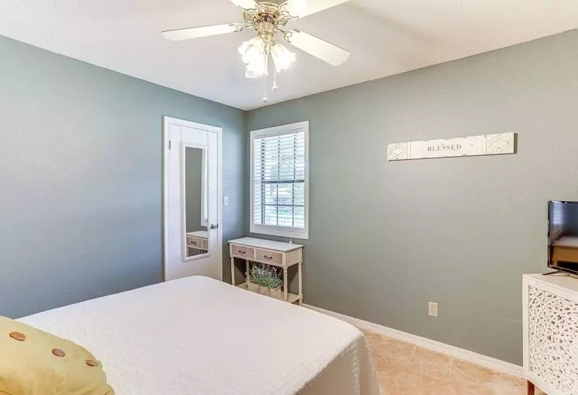Charming Heber Springs Home W/ Deck & Fire Pit!