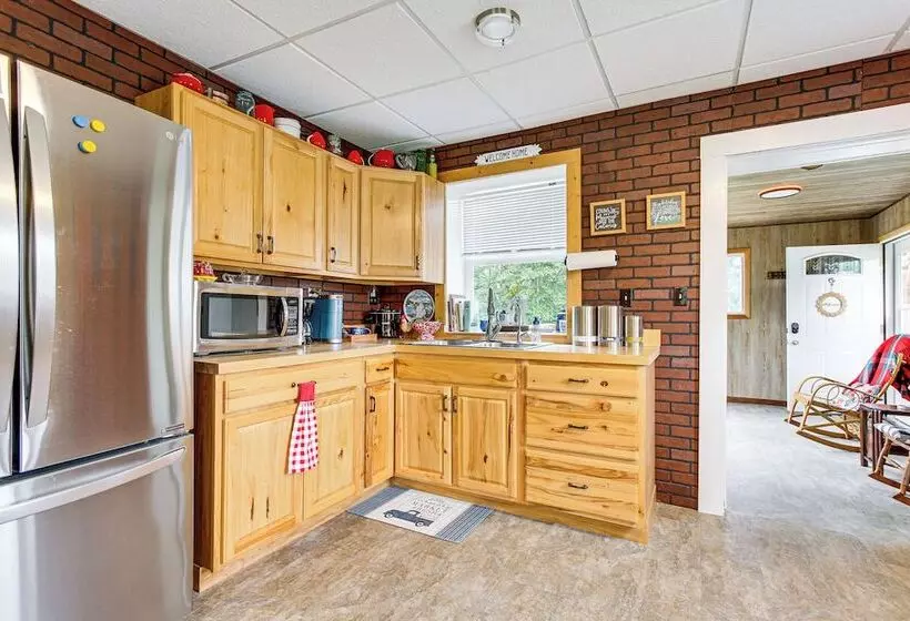 Charming Stone Cottage In Marion W/ Fire Pit!