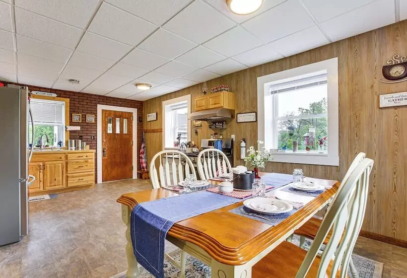 Charming Stone Cottage In Marion W/ Fire Pit!