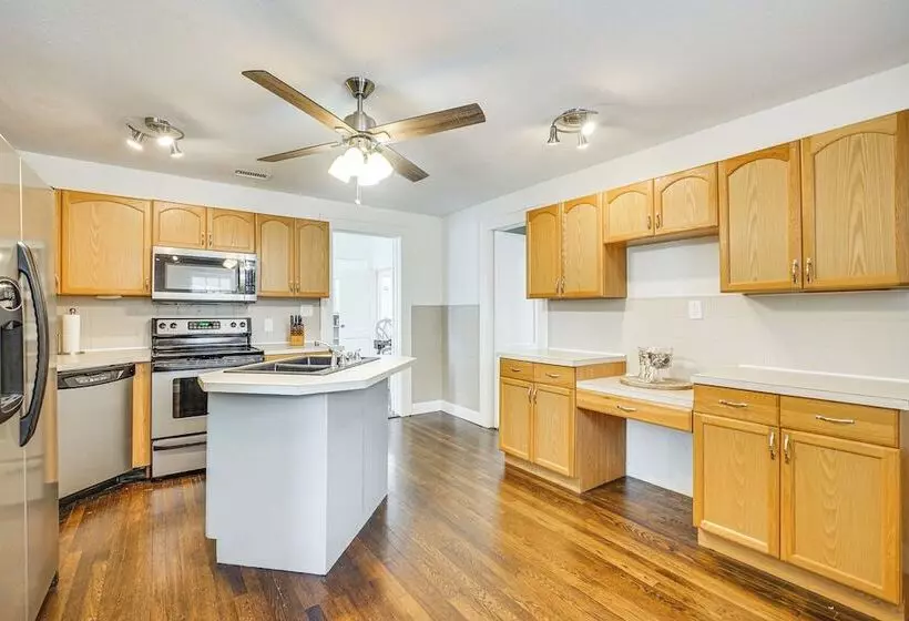 Convenient Punta Gorda Home W/ Patio: Fish & Golf!