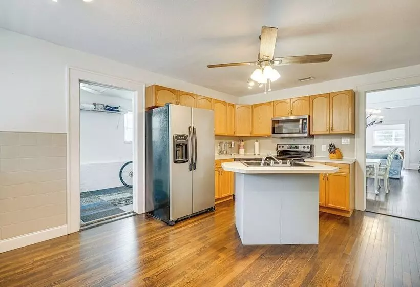 Convenient Punta Gorda Home W/ Patio: Fish & Golf!