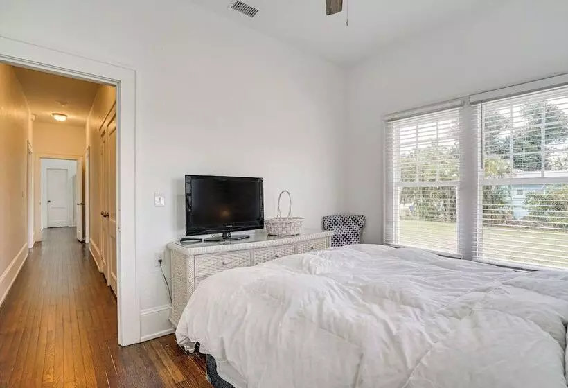 Convenient Punta Gorda Home W/ Patio: Fish & Golf!