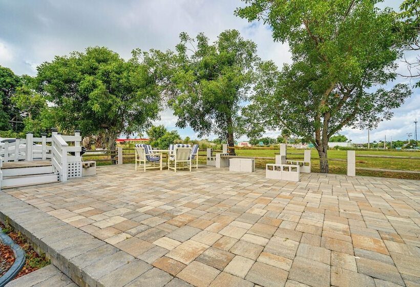 Convenient Punta Gorda Home W/ Patio: Fish & Golf!