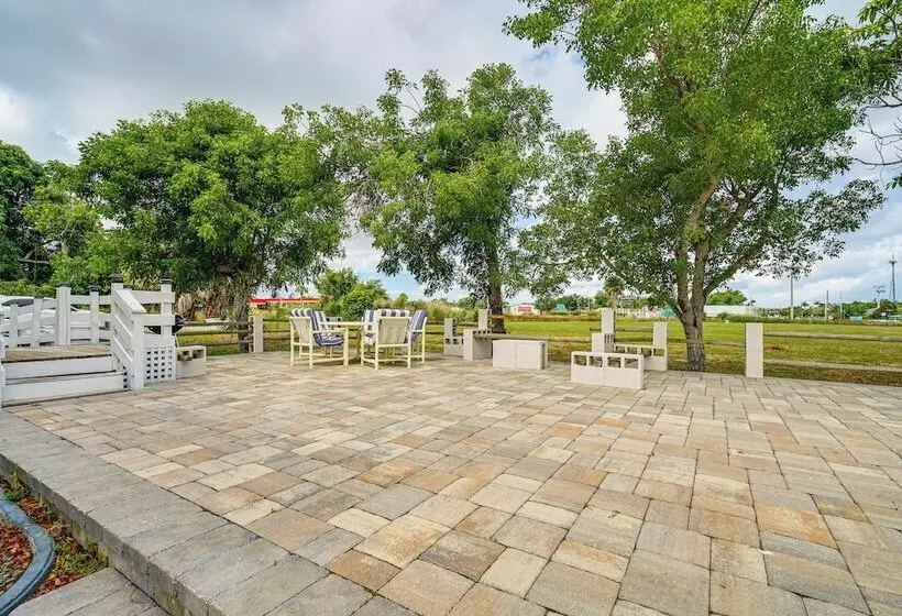 Convenient Punta Gorda Home W/ Patio: Fish & Golf!