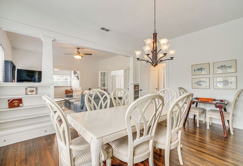 Convenient Punta Gorda Home W/ Patio: Fish & Golf!