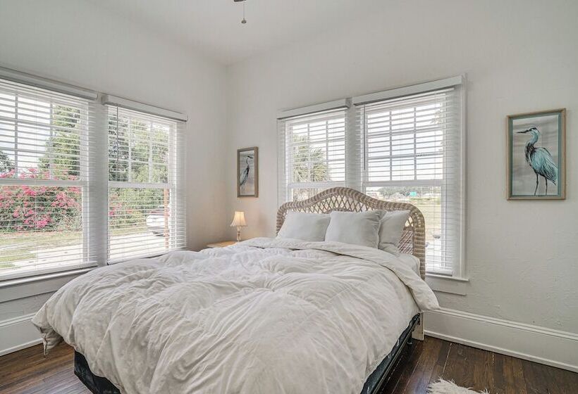 Convenient Punta Gorda Home W/ Patio: Fish & Golf!