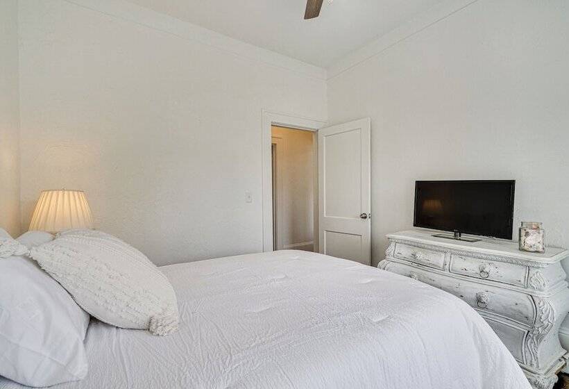 Convenient Punta Gorda Home W/ Patio: Fish & Golf!