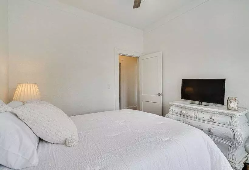 Convenient Punta Gorda Home W/ Patio: Fish & Golf!