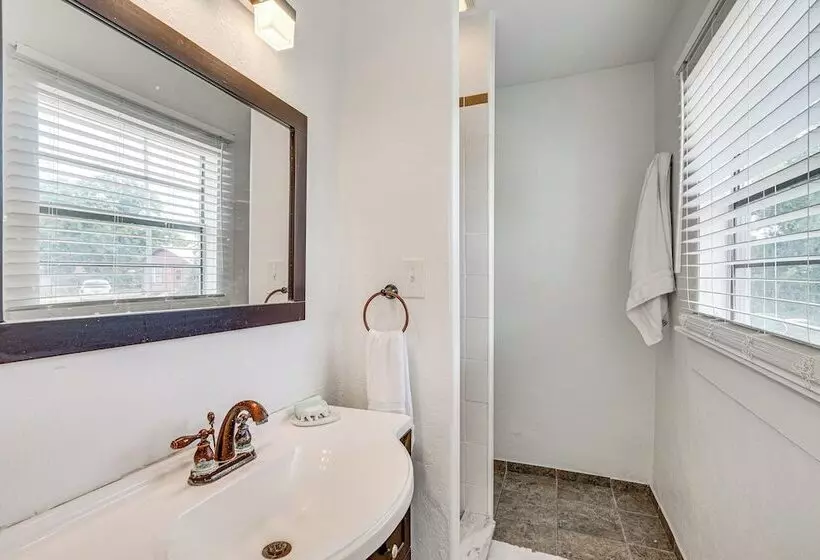 Convenient Punta Gorda Home W/ Patio: Fish & Golf!