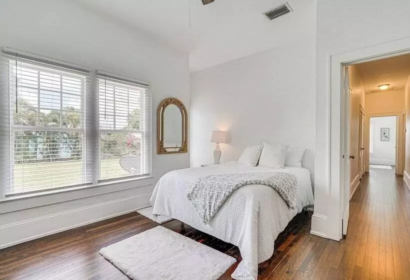 Convenient Punta Gorda Home W/ Patio: Fish & Golf!