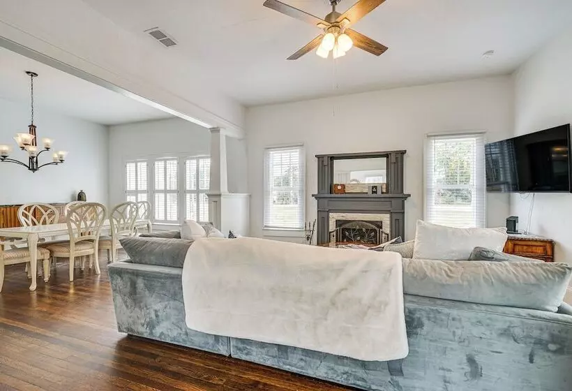 Convenient Punta Gorda Home W/ Patio: Fish & Golf!