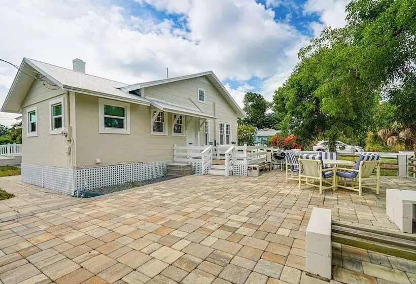 Convenient Punta Gorda Home W/ Patio: Fish & Golf!