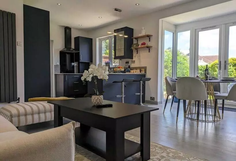 Cozy Cottage Stay   Modern, Cozy, Close To London