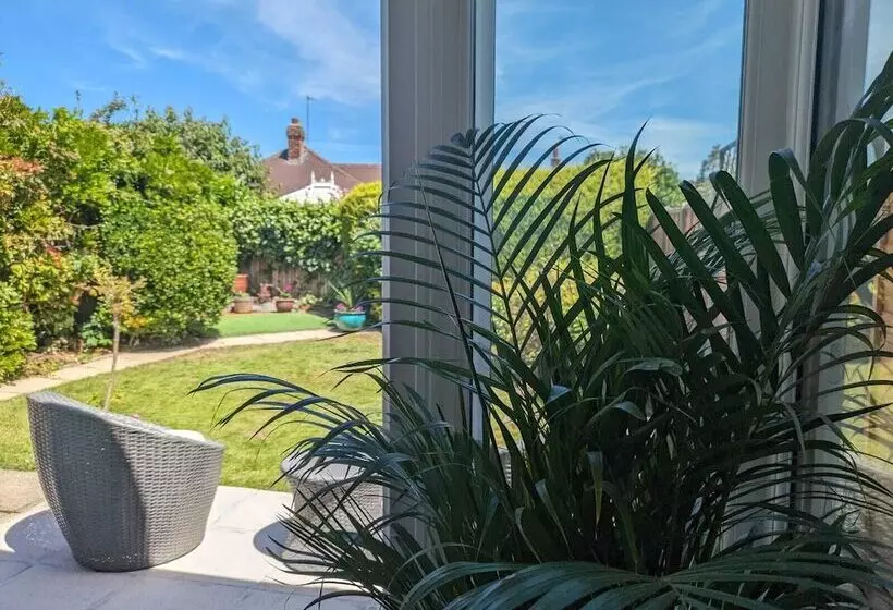 Cozy Cottage Stay   Modern, Cozy, Close To London