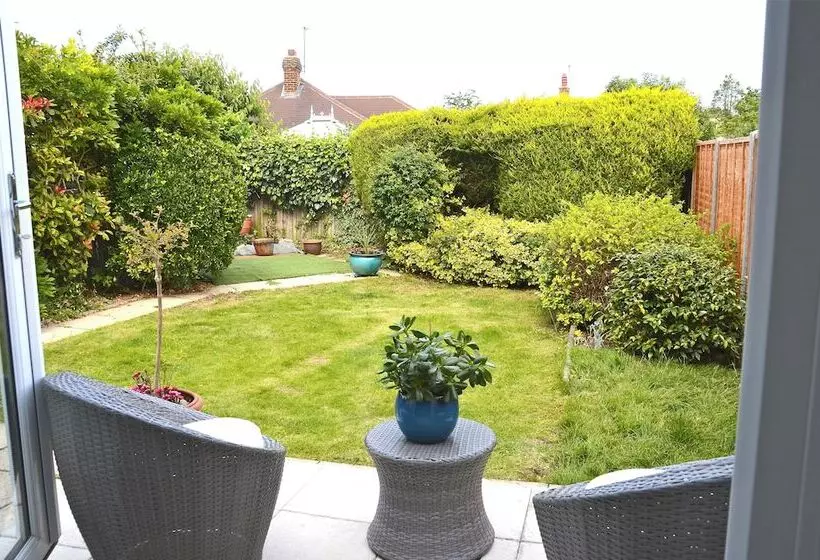 Cozy Cottage Stay   Modern, Cozy, Close To London