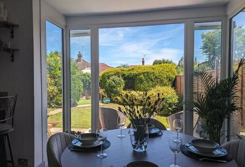 Cozy Cottage Stay   Modern, Cozy, Close To London