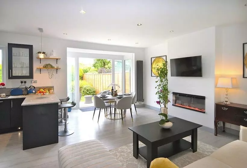 Cozy Cottage Stay   Modern, Cozy, Close To London