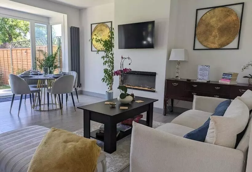 Cozy Cottage Stay   Modern, Cozy, Close To London