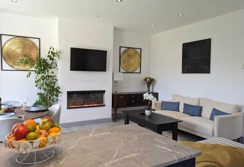 Cozy Cottage Stay   Modern, Cozy, Close To London