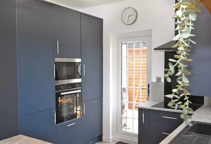 Cozy Cottage Stay   Modern, Cozy, Close To London