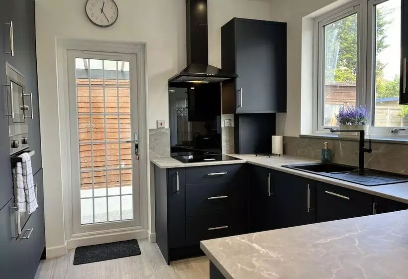 Cozy Cottage Stay   Modern, Cozy, Close To London