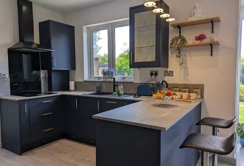 Cozy Cottage Stay   Modern, Cozy, Close To London