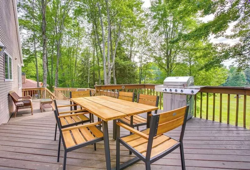 Family Friendly Cadillac Home W/ Golf Course Views