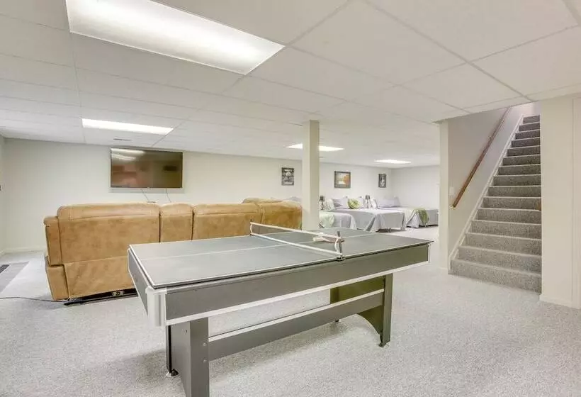 Family Friendly Cadillac Home W/ Golf Course Views