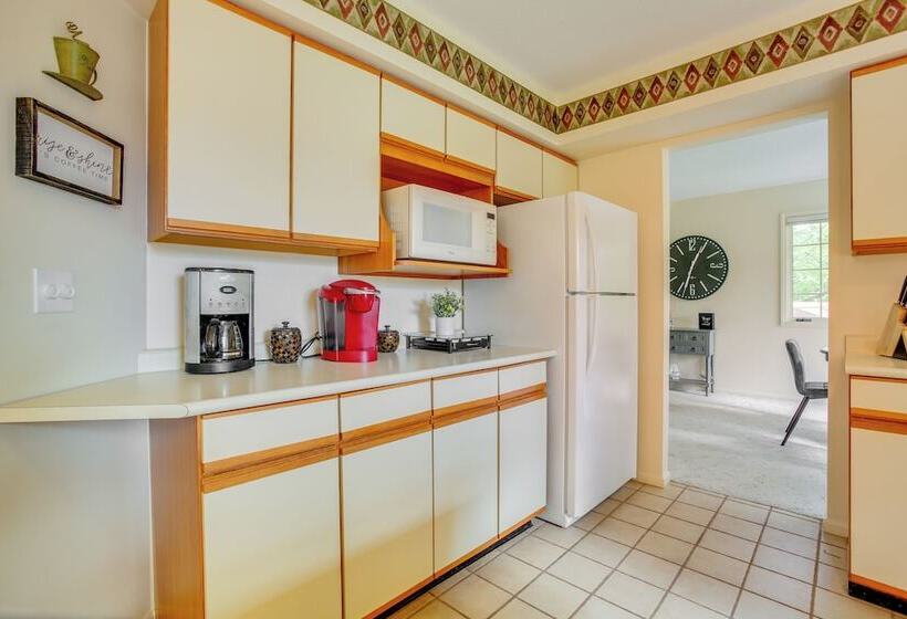 Family Friendly Cadillac Home W/ Golf Course Views