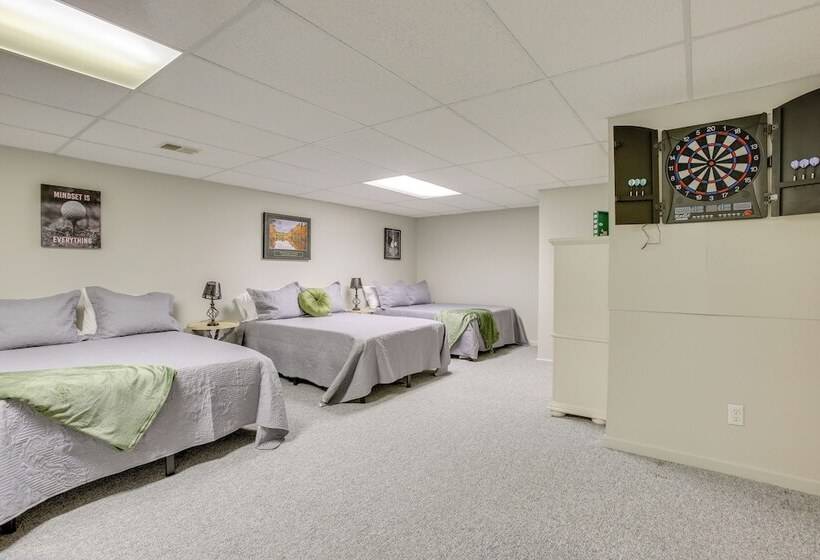 Family Friendly Cadillac Home W/ Golf Course Views