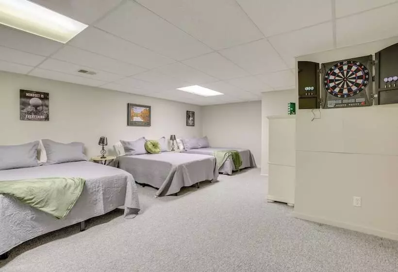 Family Friendly Cadillac Home W/ Golf Course Views