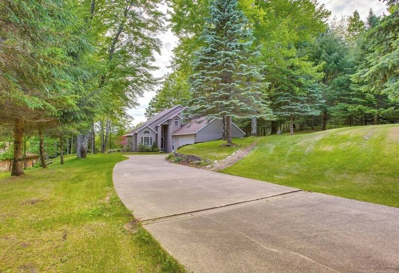 Family Friendly Cadillac Home W/ Golf Course Views