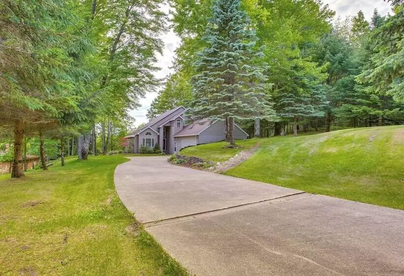 Family Friendly Cadillac Home W/ Golf Course Views