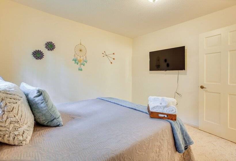 Family Friendly Cadillac Home W/ Golf Course Views