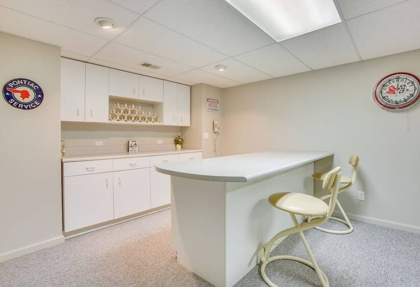 Family Friendly Cadillac Home W/ Golf Course Views