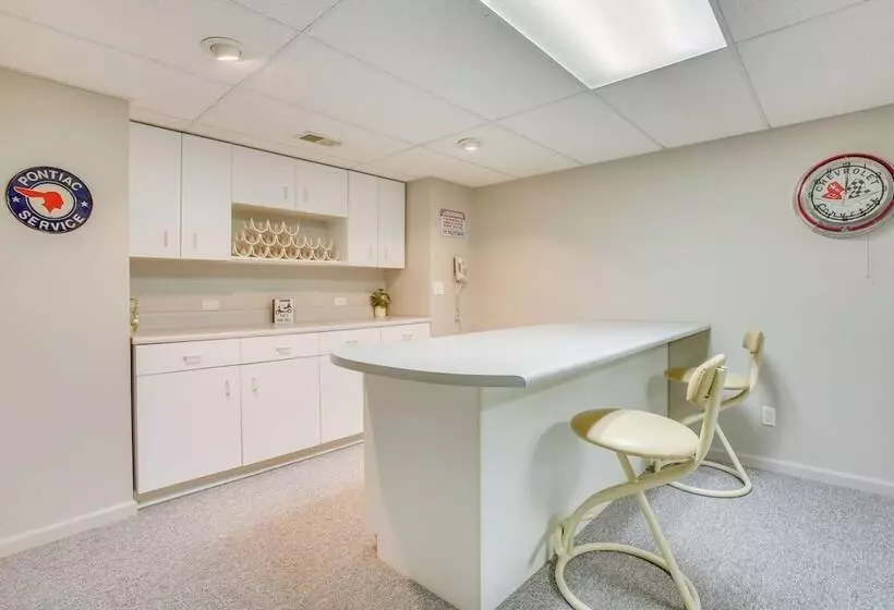 Family Friendly Cadillac Home W/ Golf Course Views