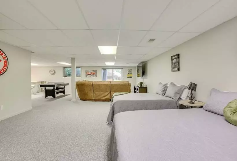 Family Friendly Cadillac Home W/ Golf Course Views