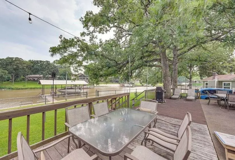 Lakefront Gun Barrel City Home W/ Dock & Deck