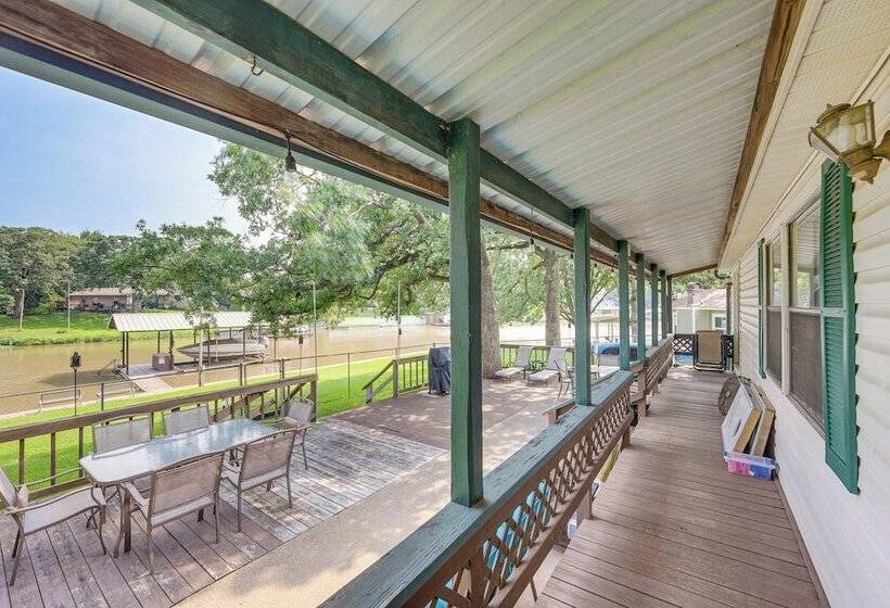 Lakefront Gun Barrel City Home W/ Dock & Deck
