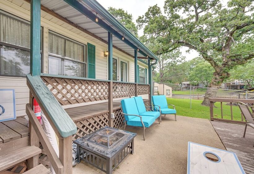 Lakefront Gun Barrel City Home W/ Dock & Deck