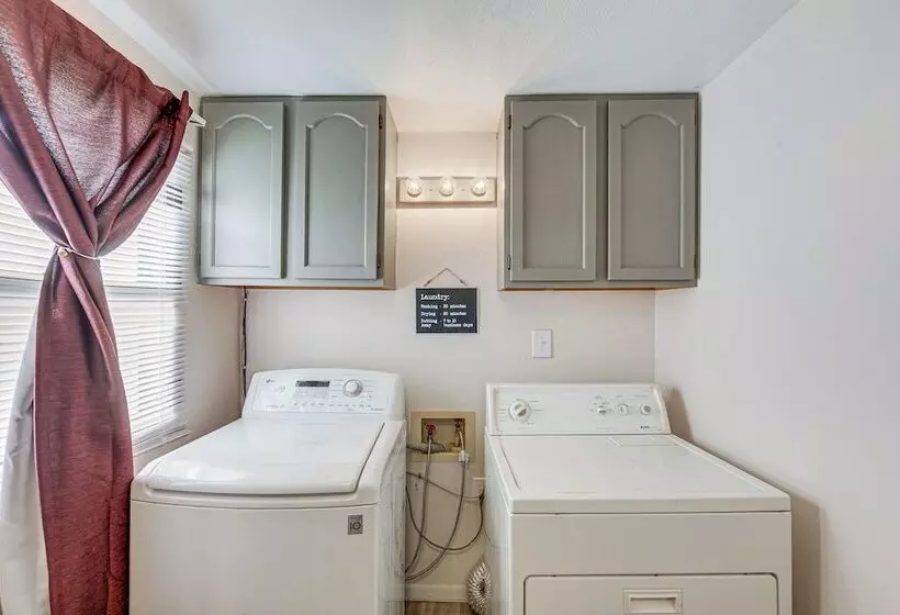 Lakefront Gun Barrel City Home W/ Dock & Deck