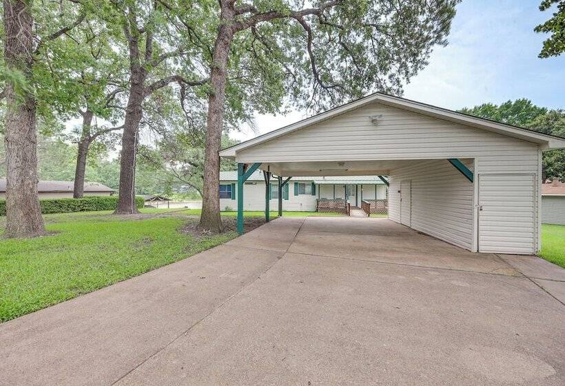 Lakefront Gun Barrel City Home W/ Dock & Deck