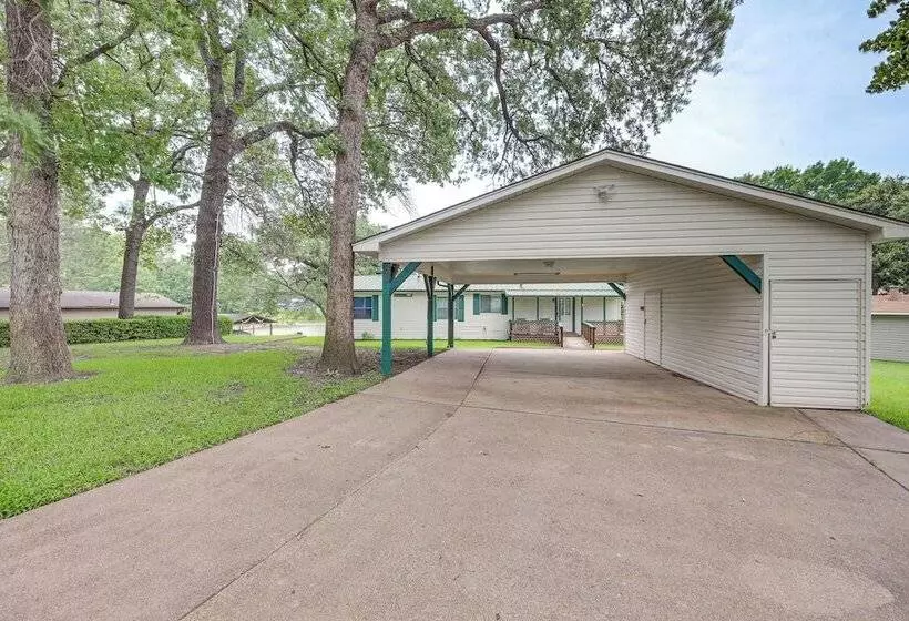 Lakefront Gun Barrel City Home W/ Dock & Deck