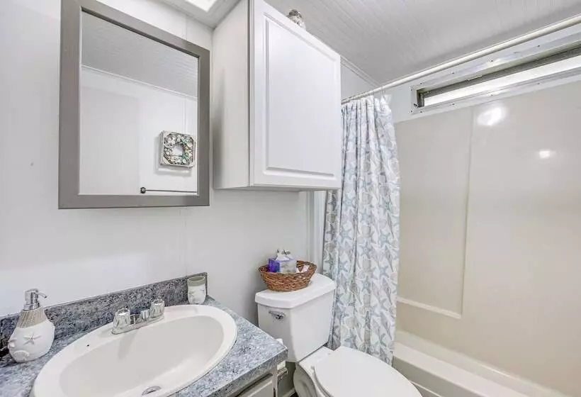 Lakefront Gun Barrel City Home W/ Dock & Deck