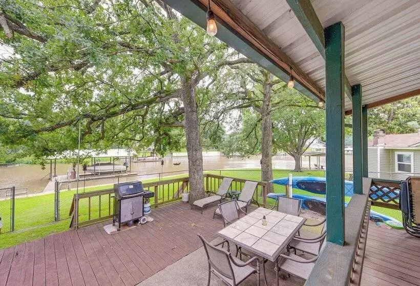 Lakefront Gun Barrel City Home W/ Dock & Deck