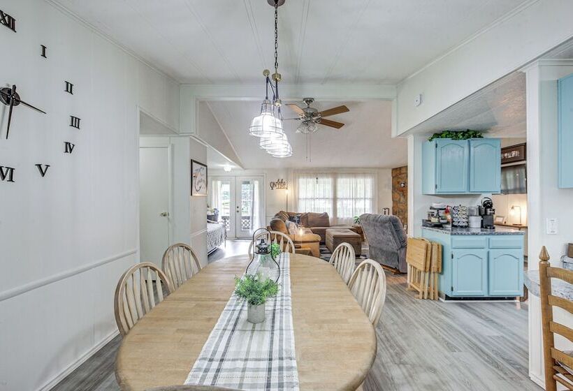 Lakefront Gun Barrel City Home W/ Dock & Deck